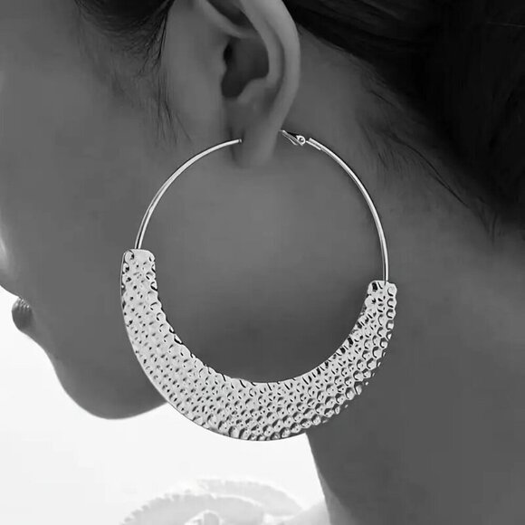 Exaggerated Sexy Large Hoop Earrings Bold Gold-Tone Statement Jewelry - Picture 5 of 5